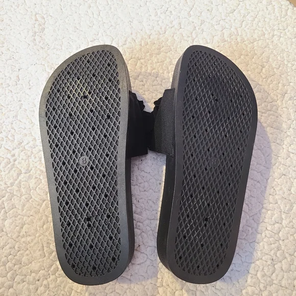 Seven7 - NIB - Black Didi Ruffle sandals - Picture 8 of 10